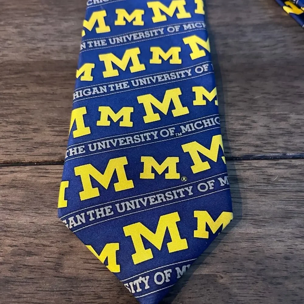 Ralph Marlin Sport University of Michigan Wolverines 100% Silk Neck Tie